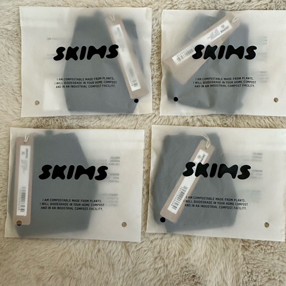 SKIMS Fits Everybody T-String Thong ONYX  MEDIUM NWT Lot of 4